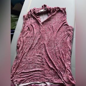 Large subtle pattern top, size large. So soft!